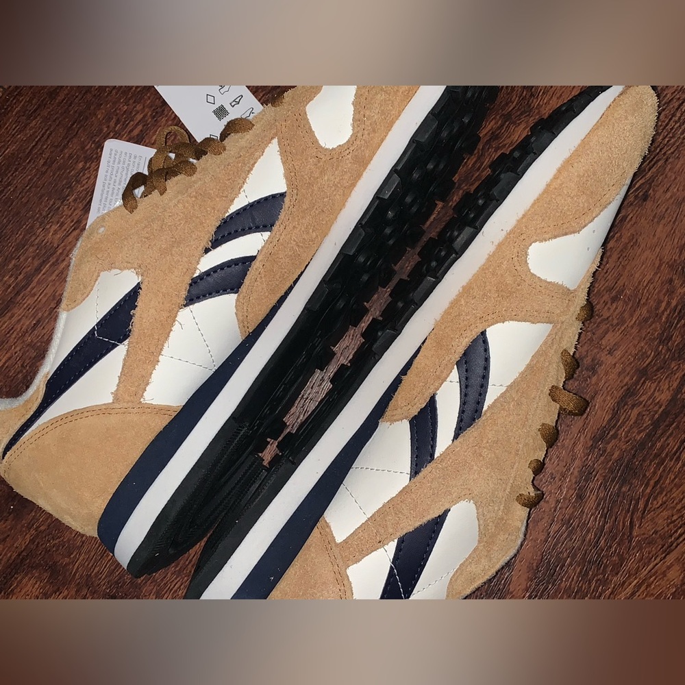 Reebok - Picture 11 of 14